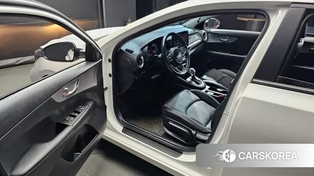 Kia The New K3 2nd generation 2021 Белый из Кореи, фото 2