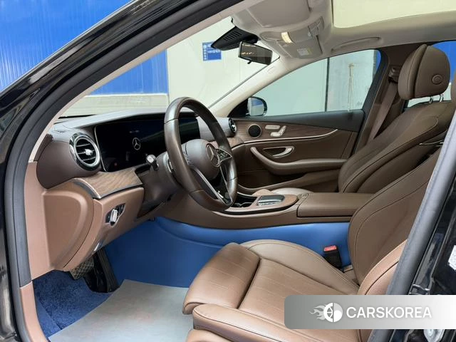 Mercedes-Benz E-class 2023 Черный из Китая, фото 2
