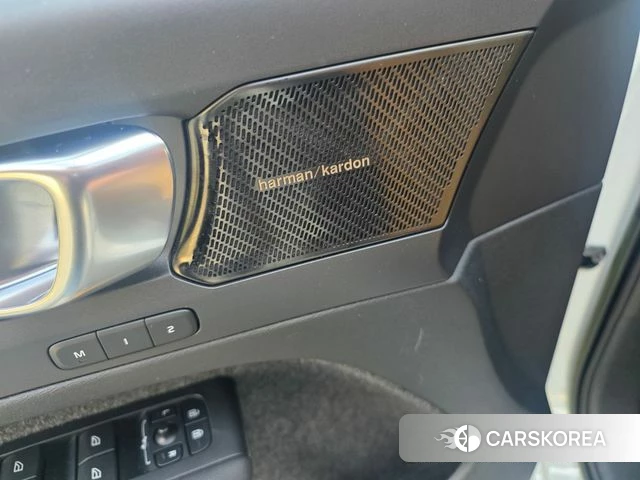 Volvo XC40 2022 Белый из Кореи, фото 2