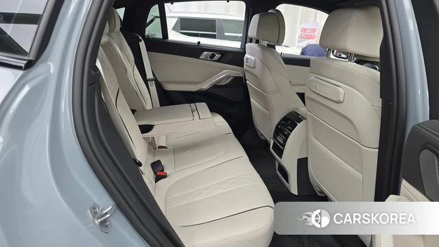BMW X6 (G06) 2025 Серебристо-серый из Кореи, фото 2