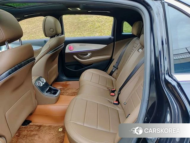 Mercedes-Benz E-class 2023 Черный из Китая, фото 2