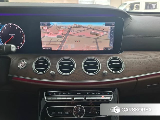 Mercedes-Benz E-Class W213 2018 Белый из Кореи, фото 2