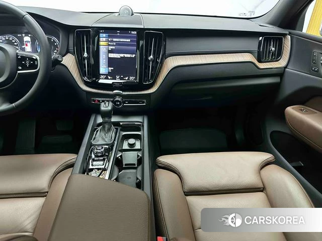 Volvo XC60 2021 Темно-серый из Китая, фото 2