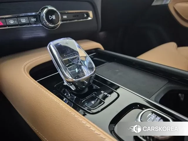 Volvo XC90 second Generation 2025 Белый из Кореи, фото 2