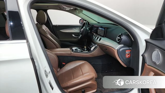 Mercedes-Benz E-Class W213 2018 Белый из Кореи, фото 2