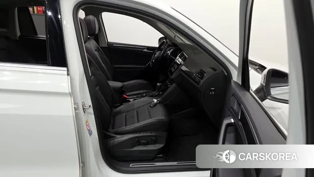 Volkswagen Tiguan second Generation 2020 Белый из Кореи, фото 2