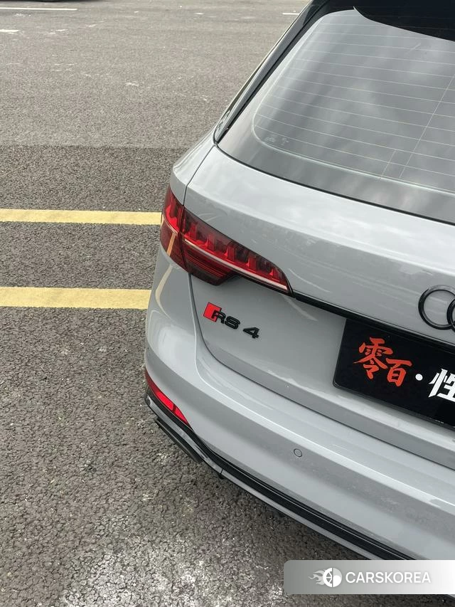 Audi RS 4 2023 Серебристо-серый из Китая, фото 2