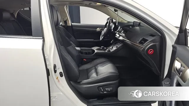 Lexus CT200h 2018 Белый из Кореи, фото 2