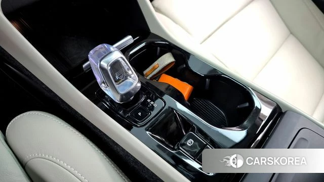 Volvo XC40 2024 Белый из Кореи, фото 2