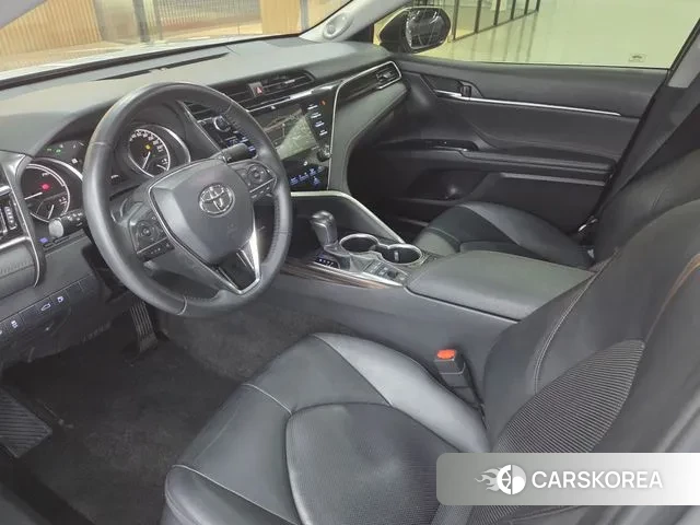 Toyota Camry (XV70) 2018 Серебряный из Кореи, фото 2