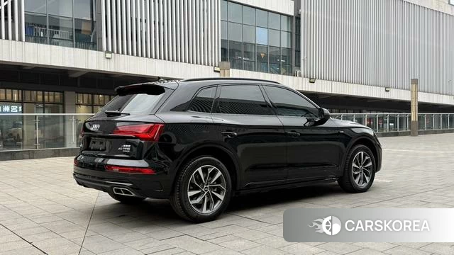 Audi Q5L 2023 Черный из Китая, фото 2