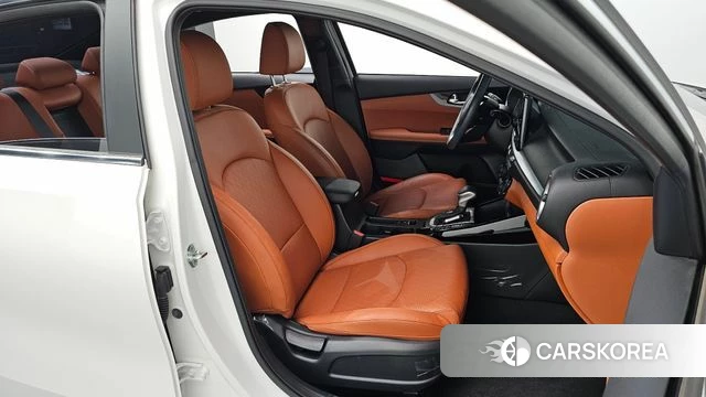 Kia The New K3 2nd generation 2022 Белый из Кореи, фото 2