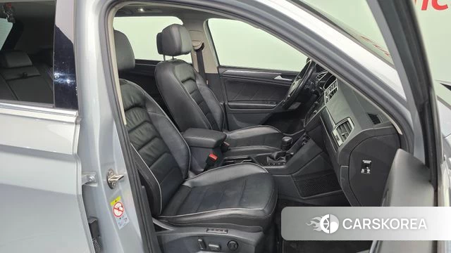 Volkswagen Tiguan second Generation 2020 Серебряный из Кореи, фото 2