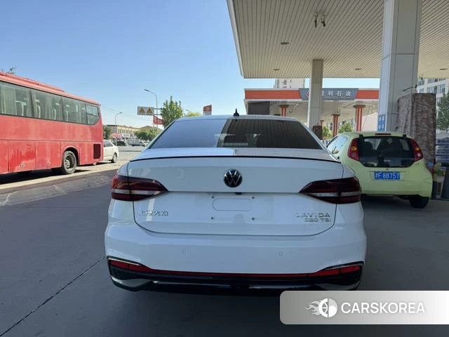 Volkswagen Lavida 2022 Белый из Китая, фото 2