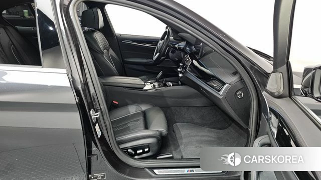 BMW 5 Series (G30) 2022 Серый из Кореи, фото 2