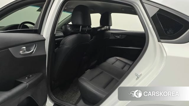 Kia The New K3 2nd generation 2021 Белый из Кореи, фото 2