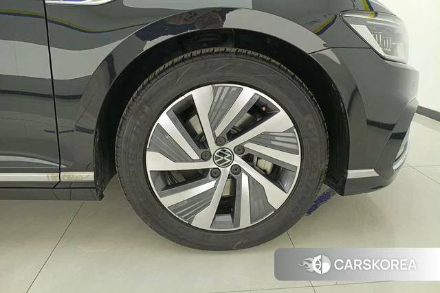 Volkswagen Magotan PHEV 2022 Черный из Китая, фото 2