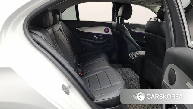 Mercedes-Benz E-Class W213 2018 Белый из Кореи, фото 2