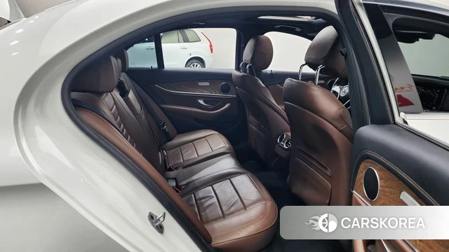 Mercedes-Benz E-Class W213 2021 Белый из Кореи, фото 2