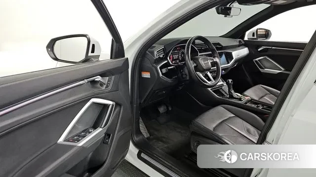 Audi Q3 (F3) 2020 Белый из Кореи, фото 2