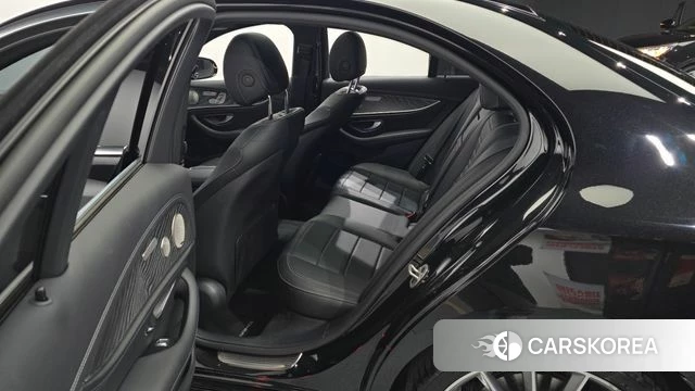 Mercedes-Benz E-Class W213 2021 Черный из Кореи, фото 2