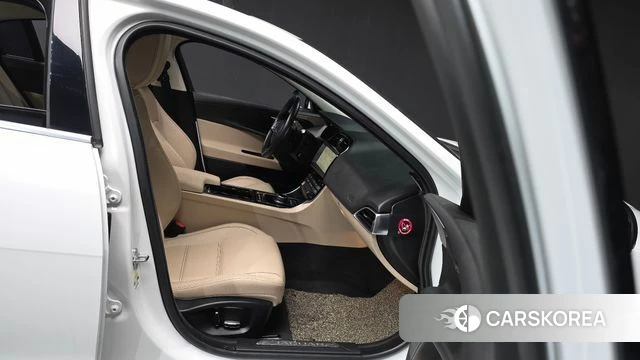 Jaguar XE 2019 Белый из Кореи, фото 2