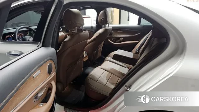 Mercedes-Benz E-Class W213 2022 Белый из Кореи, фото 2