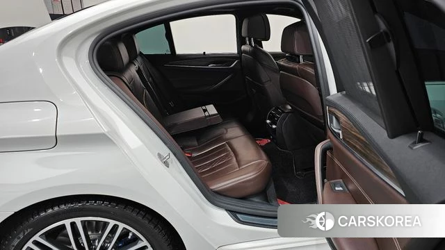 BMW 5 Series (G30) 2019 Белый из Кореи, фото 2