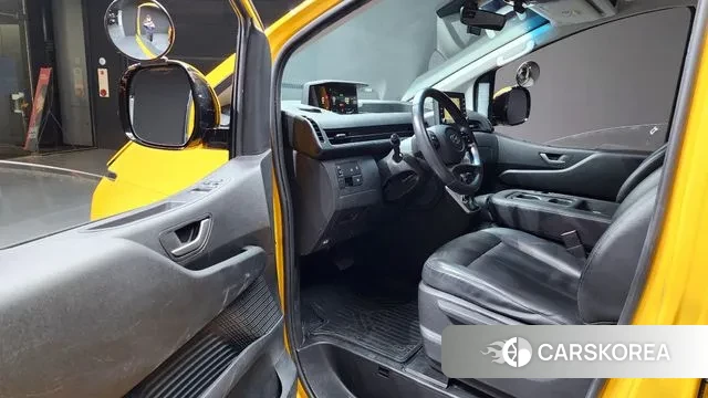 Hyundai Staria 2022 Желтый из Кореи, фото 2