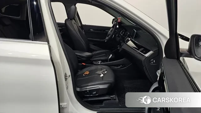 BMW X1 (F48) 2022 Белый из Кореи, фото 2