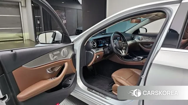 Mercedes-Benz E-Class W213 2019 Серебряный из Кореи, фото 2