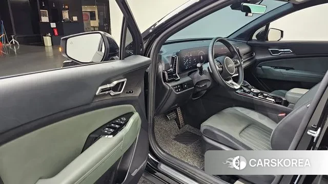 Kia Sportage 5th Generation Hybrid 2024 Черный из Кореи, фото 2