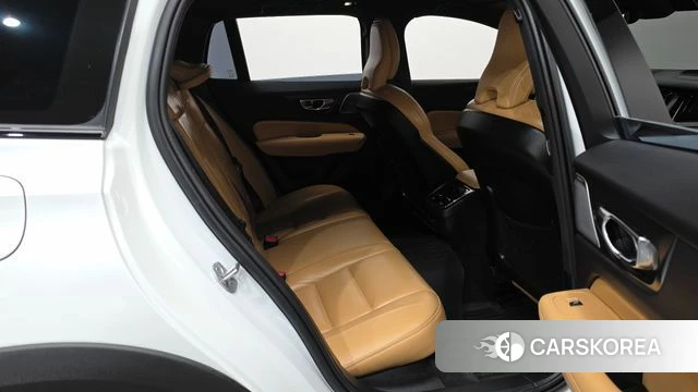 Volvo V60 Cross-Country 2nd Generation 2024 Белый из Кореи, фото 2