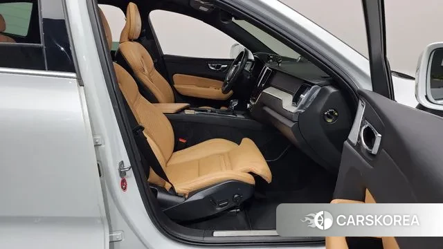Volvo XC60 second Generation 2019 Белый из Кореи, фото 2