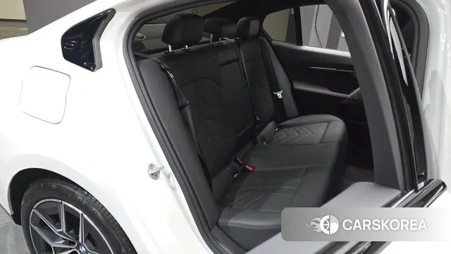 BMW 5 Series (G60) 2023 Белый из Кореи, фото 2