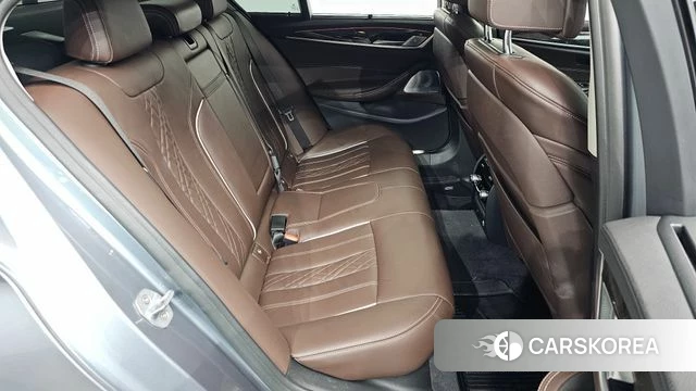 BMW 5 Series (G30) 2018 Серый из Кореи, фото 2
