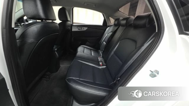 Kia The New K3 2nd generation 2022 Белый из Кореи, фото 2