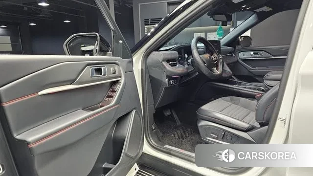 Ford Explorer 6th Generation 2025 Белый из Кореи, фото 2