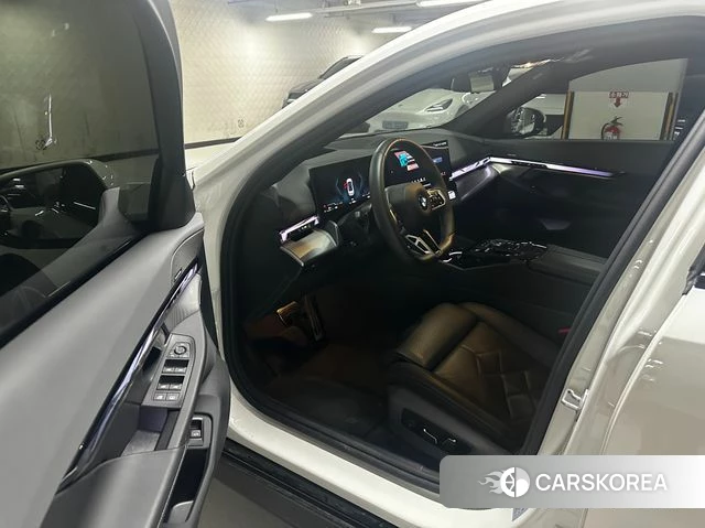 BMW 5 Series (G60) 2025 Белый из Кореи, фото 2
