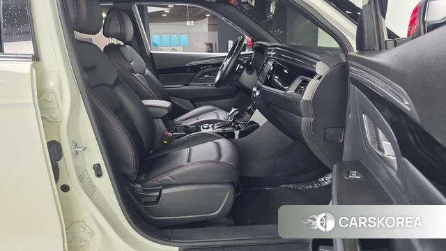 Ssangyong Beautiful Korando 2021 Белый двухцветный из Кореи, фото 2