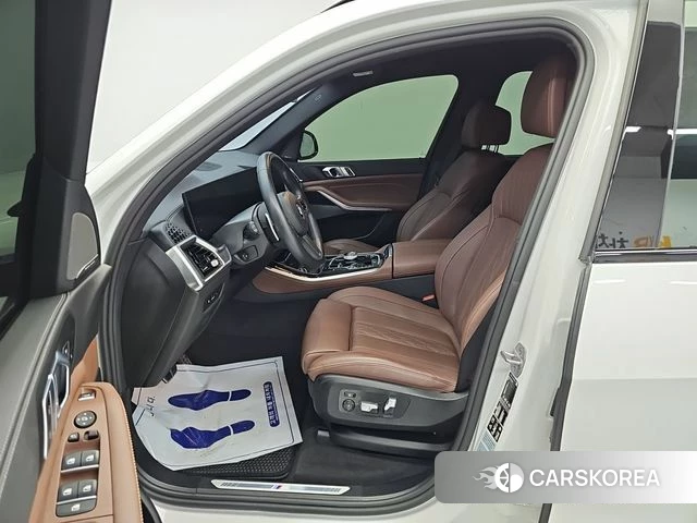 BMW X5 (G05) 2023 Белый из Кореи, фото 2