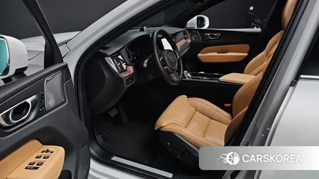 Volvo XC60 second Generation 2024 Белый из Кореи, фото 2