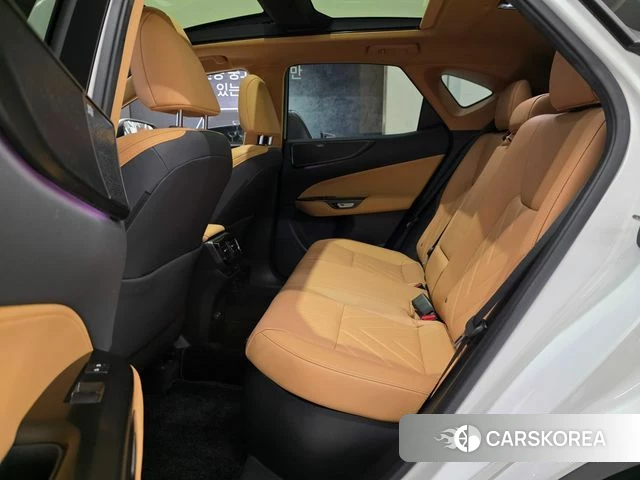 Lexus NX350h Second generation 2023 Белый из Кореи, фото 2