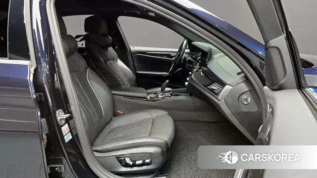 BMW 5 Series (G30) 2019 Черный из Кореи, фото 2