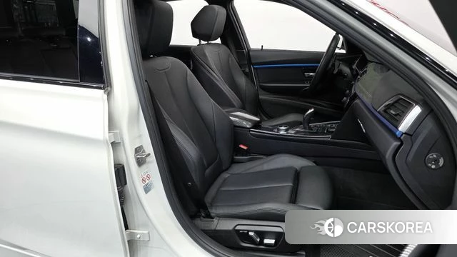 BMW 3 Series (F30) 2018 Белый из Кореи, фото 2