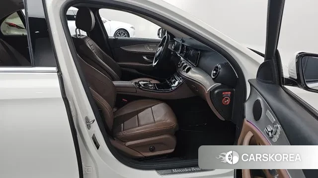 Mercedes-Benz E-Class W213 2018 Белый из Кореи, фото 2