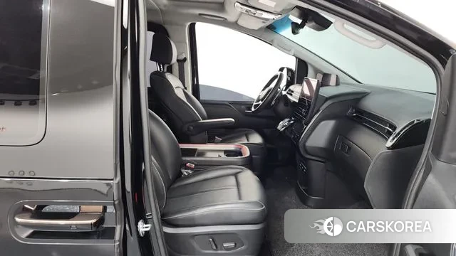 Hyundai Staria 2023 Черный из Кореи, фото 2