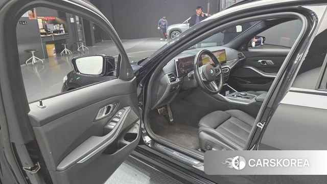 BMW 3 Series (G20) 2023 Черный из Кореи, фото 2