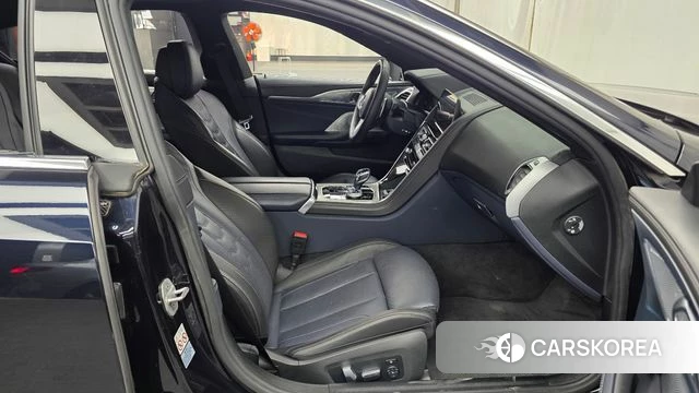BMW 8 Series (G15) 2021 Черный из Кореи, фото 2