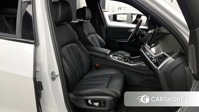 BMW X7 (G07) 2025 Белый из Кореи, фото 2